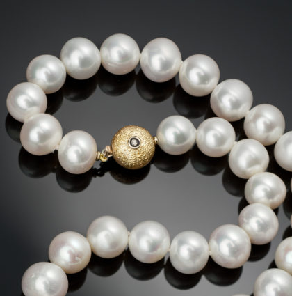 08. White Pearls with Pearl Clasp